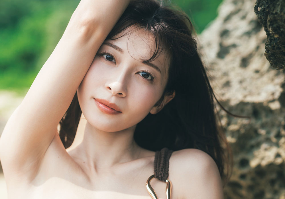 フリーアナウンサー・山本里奈 1stフォトブックのタイトルと表紙解禁！お渡し会開催決定を記念して収録カットも追加解禁