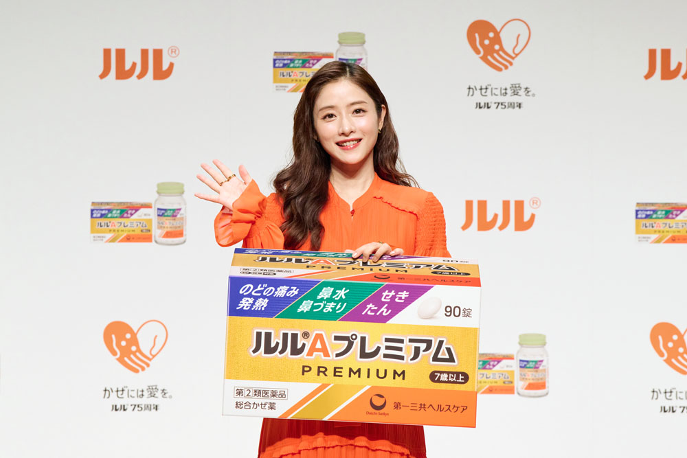 石原さとみ、秘蔵写真を初公開！子どもの頃の性格は「人見知りも場所見知りもすごくする子」！デビュー25周年への想いは…