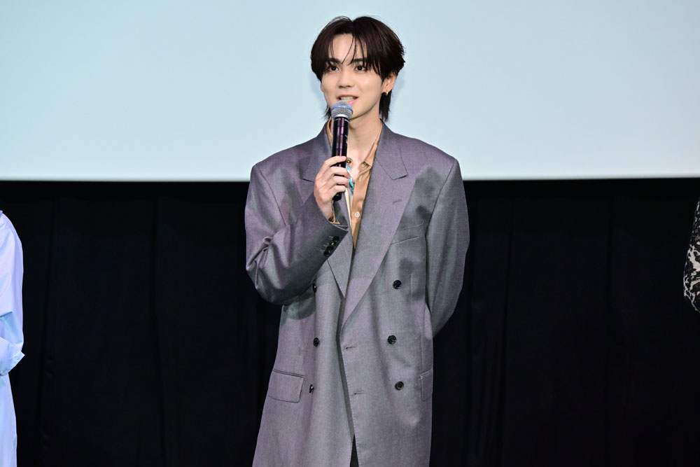 吉野北人、映画初出演のISSEIに「緊張感を和らげるために差し入れ」たものは…！鈴木愛理は「憧れだった鼻血シーンに」大興奮