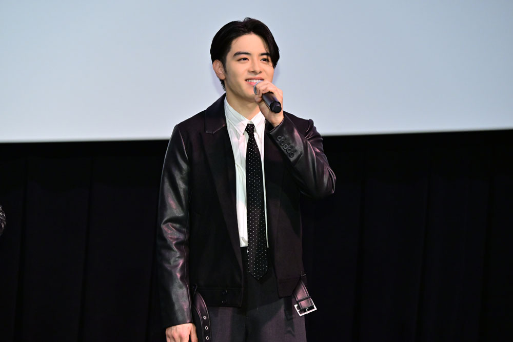吉野北人、映画初出演のISSEIに「緊張感を和らげるために差し入れ」たものは…!鈴木愛理は「憧れだった鼻血シーンに」大興奮